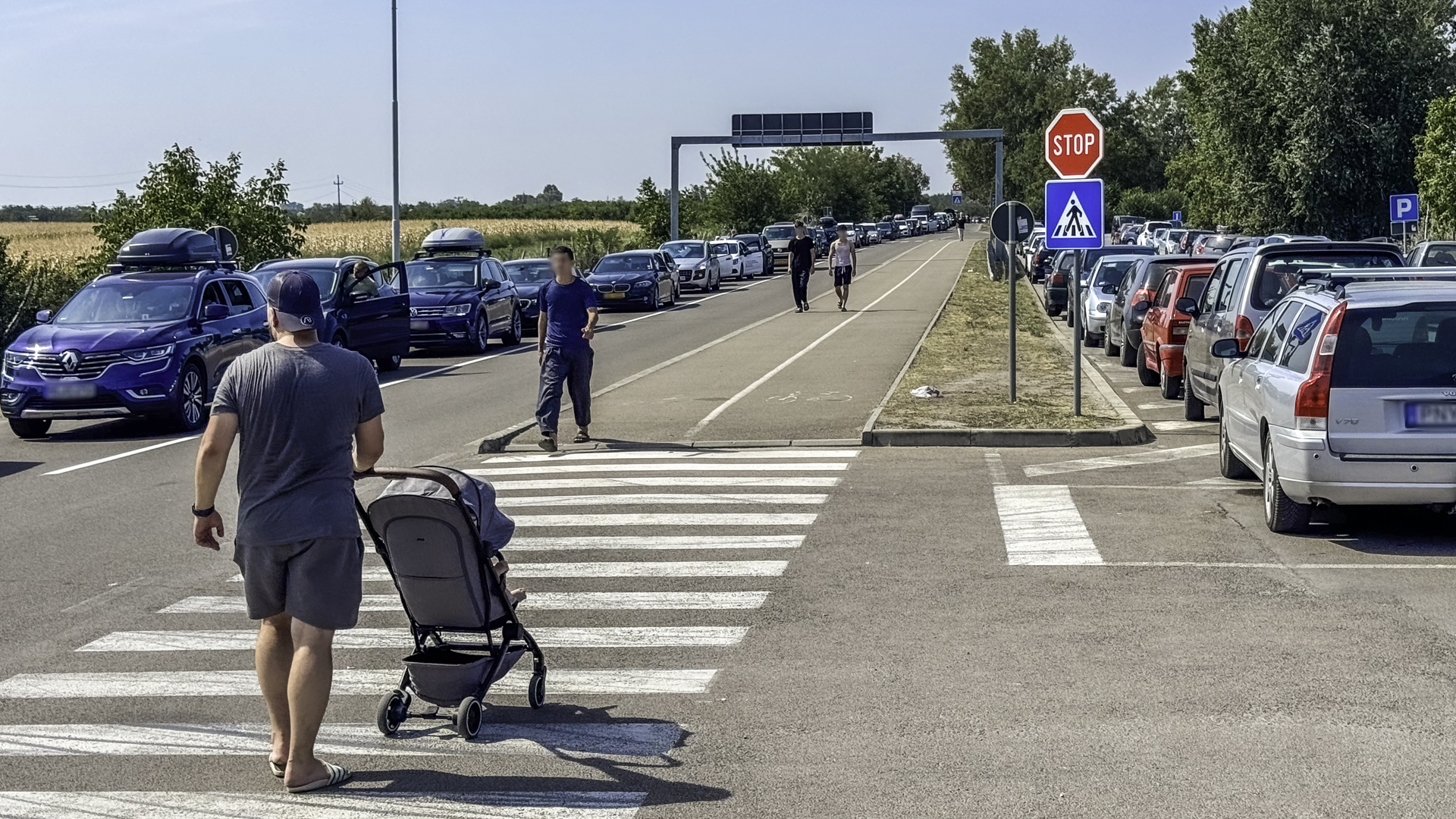 Atlatszo Vajdasag Hataratkeles Gyalogosok Eng