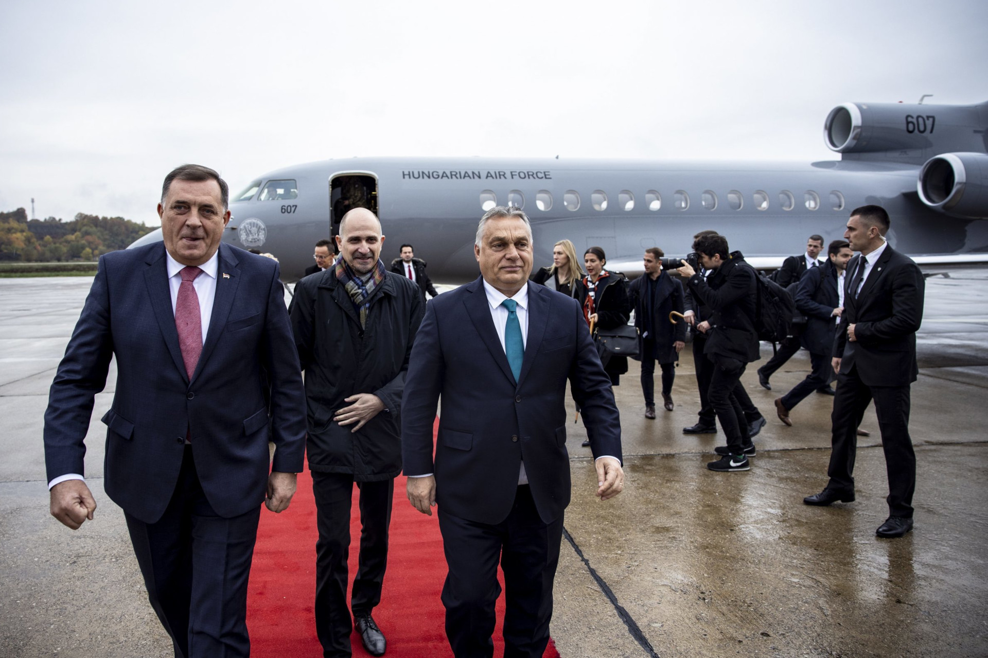 Orbán Viktor és delegációja érkezik a boszniai Szerb Köztársaság fővárosába, Banja Lukába 2021.11.06-án. Forrás: Miniszterelnöki Sajtóiroda / Fischer Zoltán